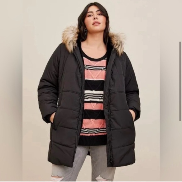 NWT Torrid Women's Feel The Fit Black Puffer Jacket with Faux Fur Hood. - Picture 1 of 8